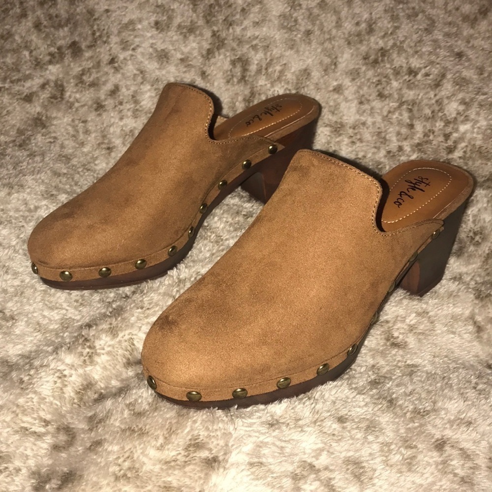 Style & co suede clogs